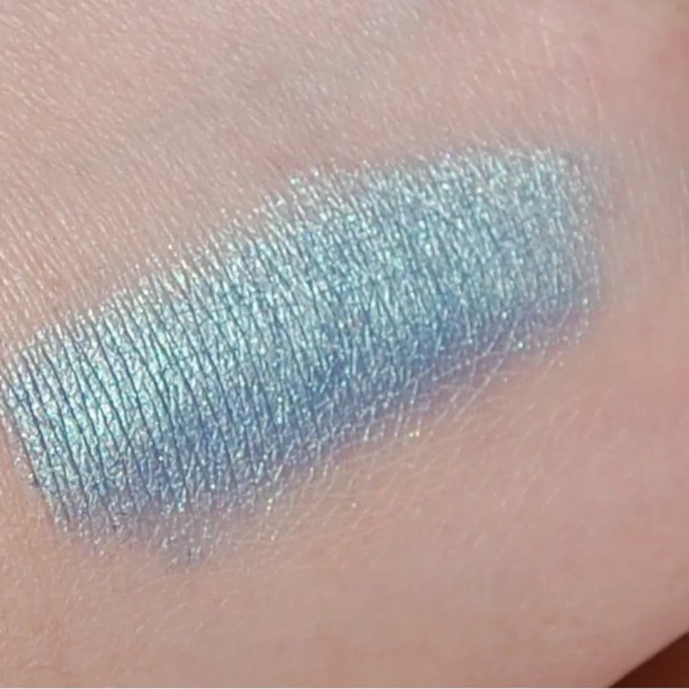 🌙♣️Mac Tilt Frost Eyeshadow